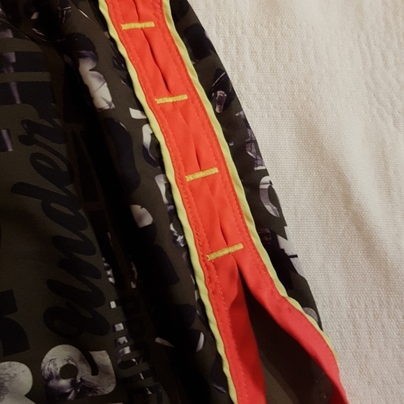 Under Armour womens medium shorts - Picture 3 of 7